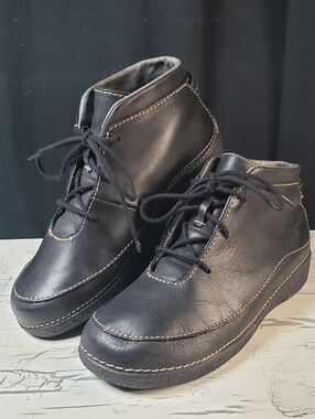 Duluth Trading Company 'Andina' Leather Ankle Boots - Black in Women's size 7